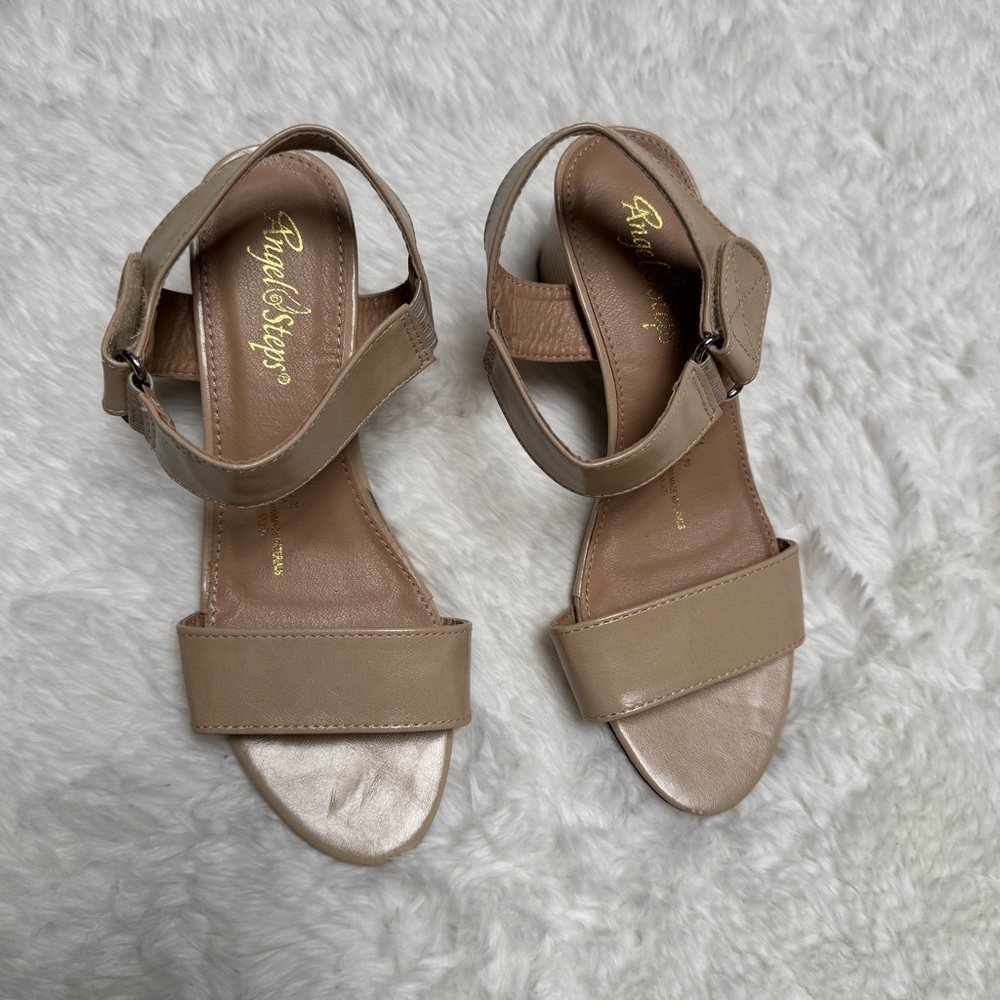 5/$32 Angel Steps Beige Sandals Size 6